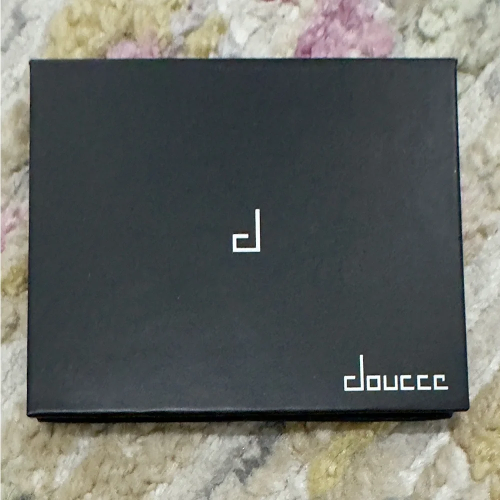 Doucce On The‎ Go Palette- 4 Eyeshadows, 1 Highlighter & 1 Blush (Sealed)